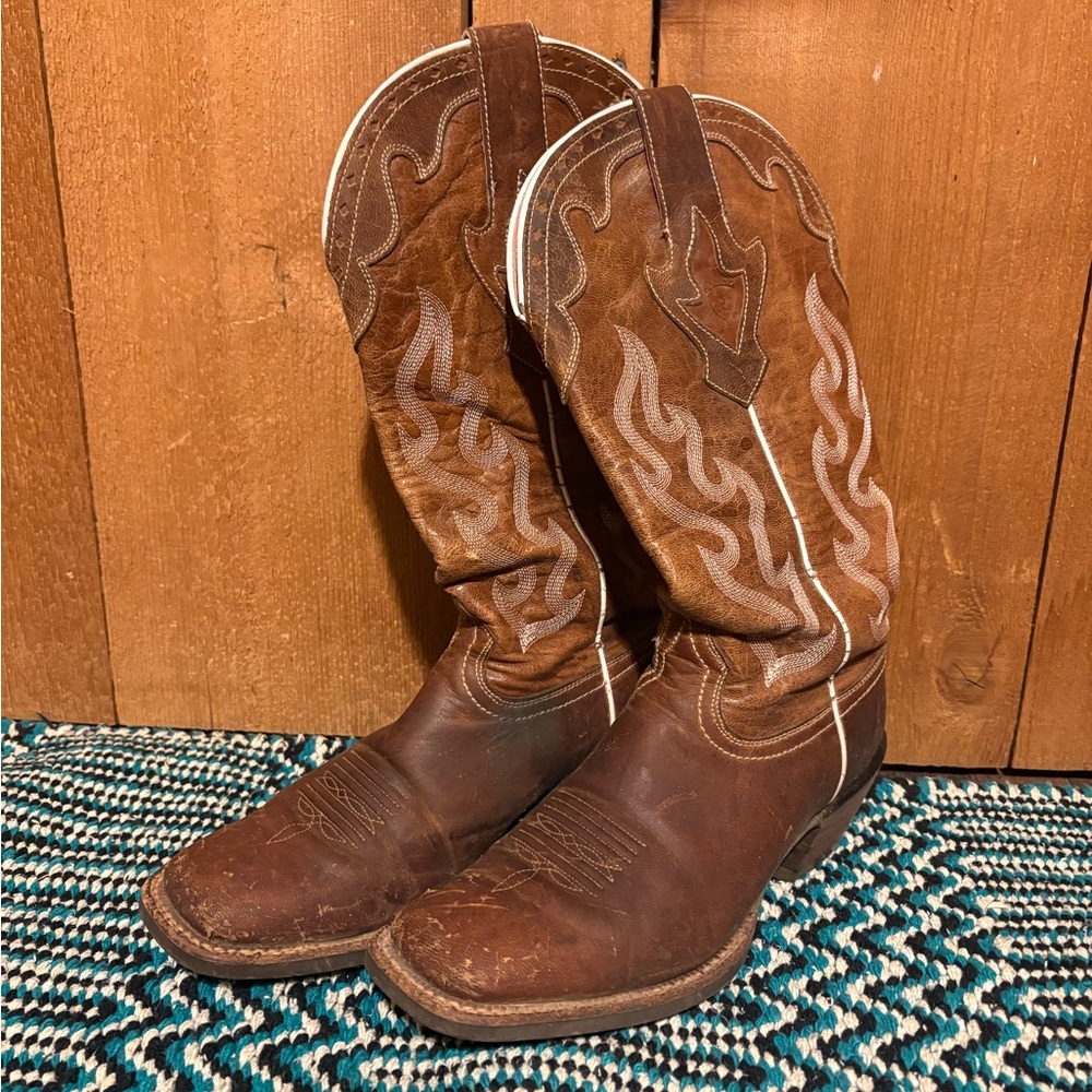 Ariat Brown Western Boots with Embroidered Design